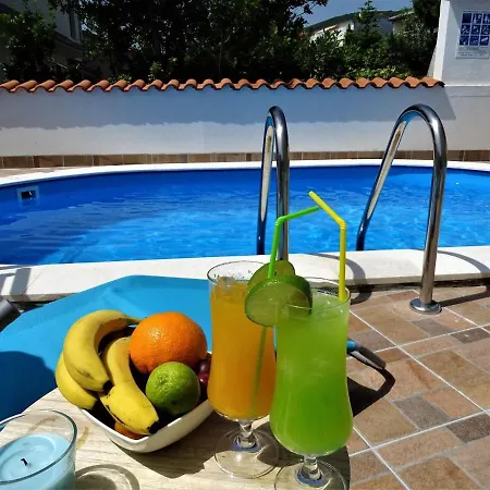 In Croatia Near Sea & Pool Apartment *
