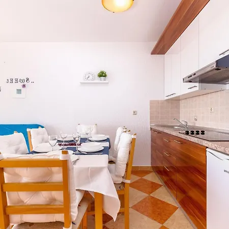 In Croatia Near Sea & Pool Apartment *