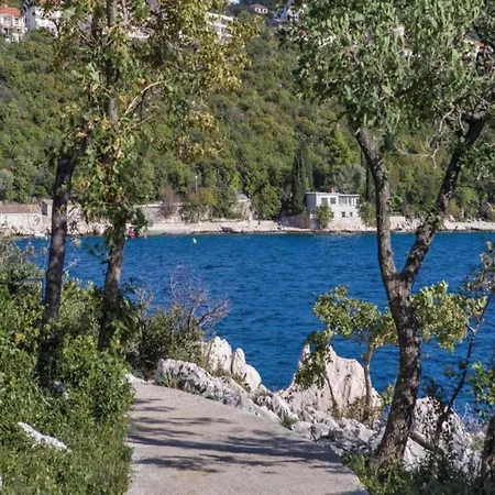 Apartment In Croatia Near Sea & Pool