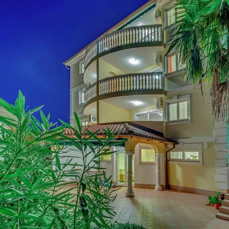 Apartment Adorable With Sea View *